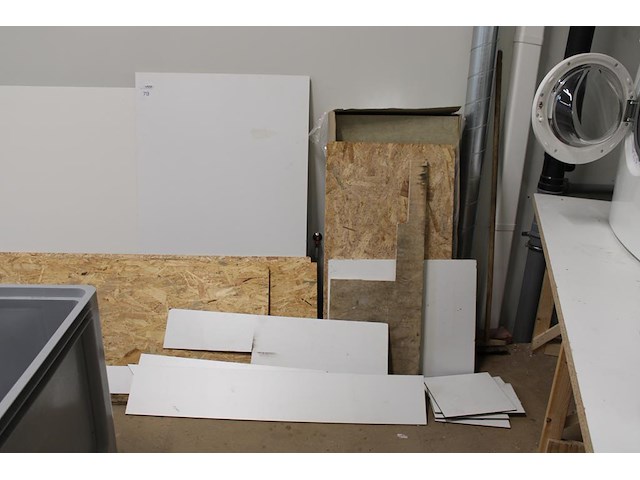 Divers plaatmateriaal w.o. spaanplaat, multiplex en trespa. - afbeelding 2 van  3