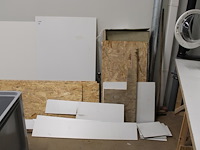 Divers plaatmateriaal w.o. spaanplaat, multiplex en trespa. - afbeelding 2 van  3