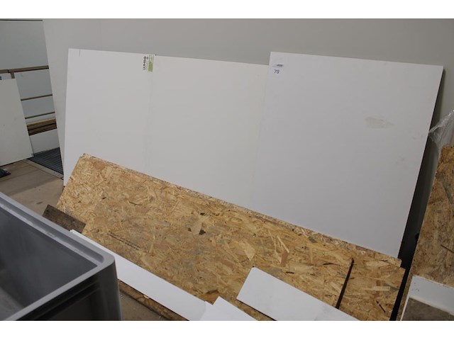 Divers plaatmateriaal w.o. spaanplaat, multiplex en trespa. - afbeelding 3 van  3