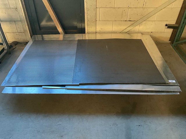 Divers plaatwerk - afbeelding 1 van  2