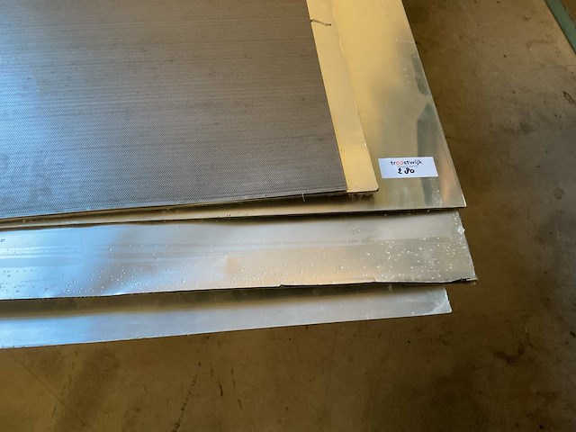 Divers plaatwerk - afbeelding 2 van  2