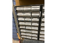 Divers pneumatiek met assortimetsboxen - afbeelding 2 van  26