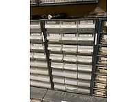Divers pneumatiek met assortimetsboxen - afbeelding 7 van  26