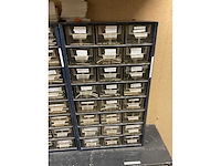 Divers pneumatiek met assortimetsboxen - afbeelding 9 van  26