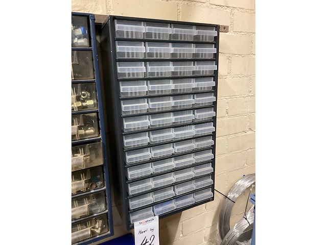 Divers pneumatiek met assortimetsboxen - afbeelding 17 van  26