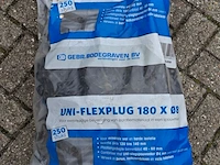 Divers pvc materiaal en uni-flexpluggen, in 13x draadmand - afbeelding 10 van  16