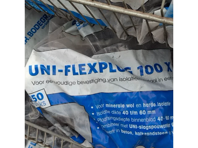 Divers pvc materiaal en uni-flexpluggen, in 13x draadmand - afbeelding 12 van  16