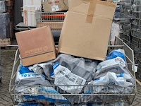 Divers pvc materiaal en uni-flexpluggen, in 13x draadmand - afbeelding 14 van  16