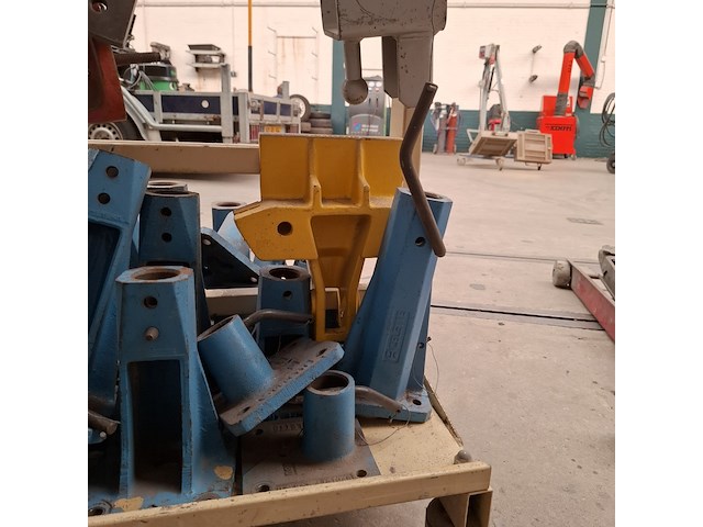 Divers richtbank en carrosserie-reparatieapparatuur celette - afbeelding 6 van  18