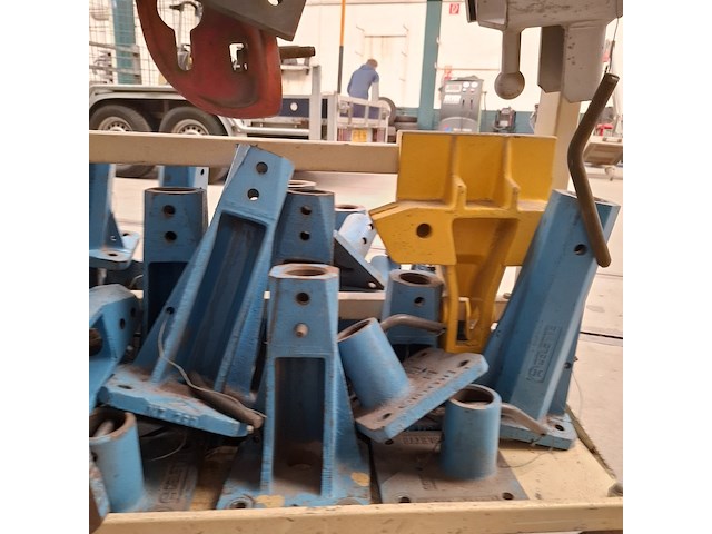 Divers richtbank en carrosserie-reparatieapparatuur celette - afbeelding 7 van  18