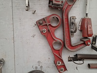 Divers richtbank en carrosserie-reparatieapparatuur op wandbord - afbeelding 7 van  33