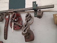 Divers richtbank en carrosserie-reparatieapparatuur op wandbord - afbeelding 11 van  33