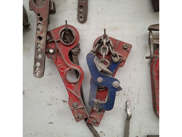 Divers richtbank en carrosserie-reparatieapparatuur op wandbord - afbeelding 13 van  33