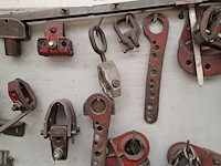 Divers richtbank en carrosserie-reparatieapparatuur op wandbord - afbeelding 16 van  33