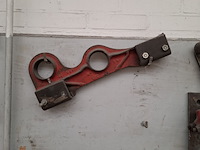 Divers richtbank en carrosserie-reparatieapparatuur op wandbord - afbeelding 31 van  33