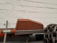 Divers richtbank en carrosserie-reparatiegereedschap op wandbord - afbeelding 2 van  19