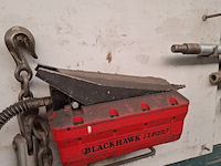 Divers richtbank en carrosserie-reparatiegereedschap op wandbord - afbeelding 7 van  19