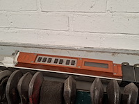 Divers richtbank en carrosserie-reparatiegereedschap op wandbord - afbeelding 18 van  19