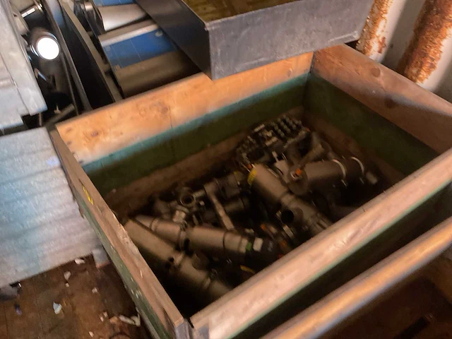 Divers rvs materiaal - afbeelding 4 van  8