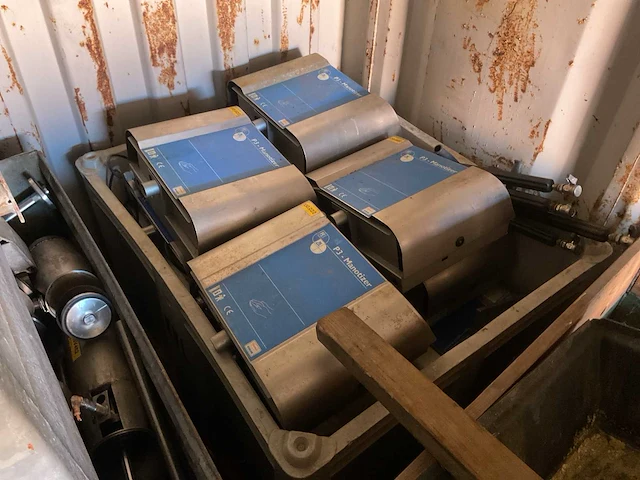 Divers rvs materiaal - afbeelding 5 van  8
