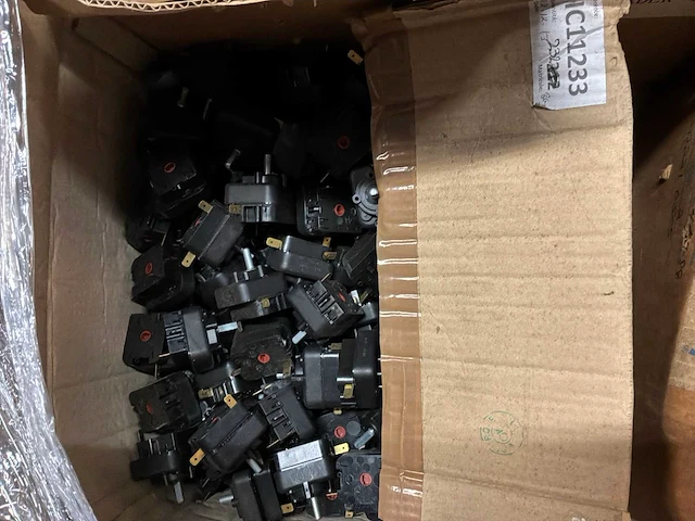 Divers schakelmateriaal - afbeelding 4 van  4