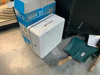 Divers schoonmaakgerei en voorraadkast - afbeelding 2 van  7