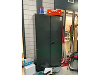 Divers schoonmaakgerei en voorraadkast - afbeelding 3 van  7