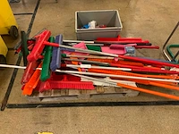 Divers schoonmaakgerei - afbeelding 2 van  5