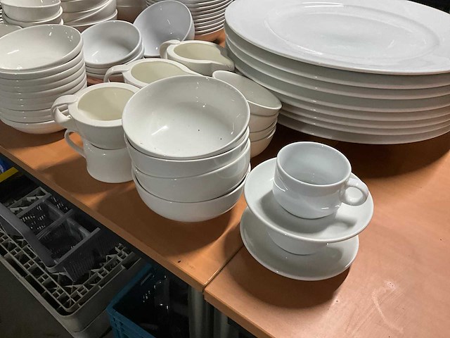 Divers servies - afbeelding 8 van  9