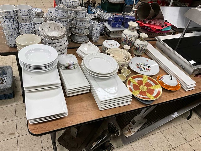 Divers servies - afbeelding 2 van  8