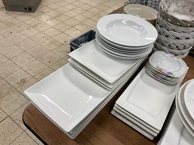 Divers servies - afbeelding 3 van  8