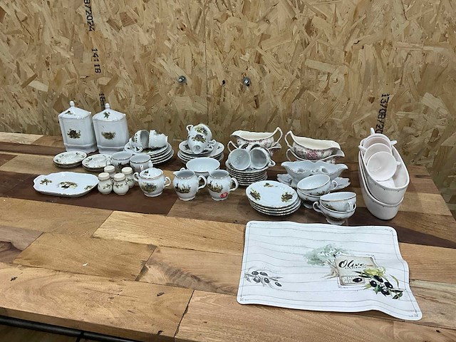Divers servies - afbeelding 1 van  10
