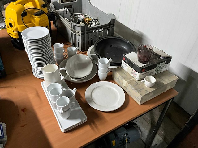 Divers servies - afbeelding 1 van  6