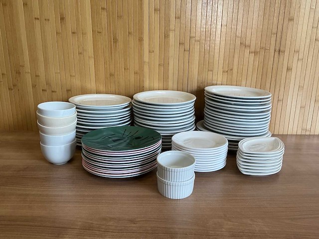 Divers servies - afbeelding 1 van  9