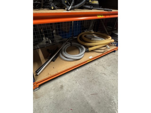 Divers slangen en stofzuiger onderdelen - afbeelding 1 van  4