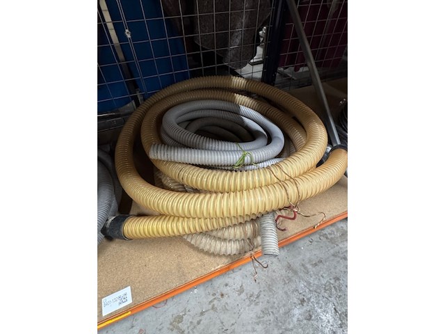 Divers slangen en stofzuiger onderdelen - afbeelding 2 van  4