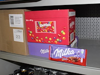 Divers snoepgoed w.o. nootjes, skittles en chocolade repen milka. tht 02-04-2026. - afbeelding 2 van  2