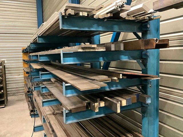 Divers staal - afbeelding 2 van  19