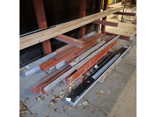 Divers staalwerk - afbeelding 4 van  12