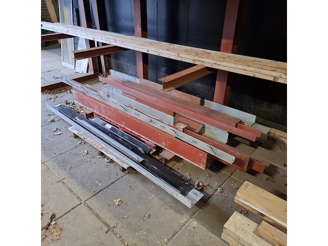 Divers staalwerk - afbeelding 6 van  12