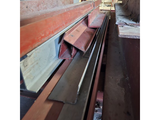 Divers staalwerk - afbeelding 11 van  12