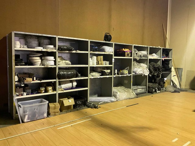 Divers staging materiaal - afbeelding 1 van  9