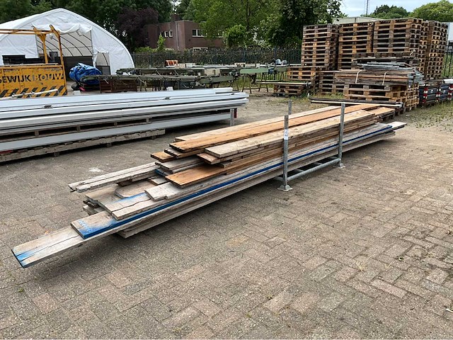 Divers steigerhout - afbeelding 1 van  4