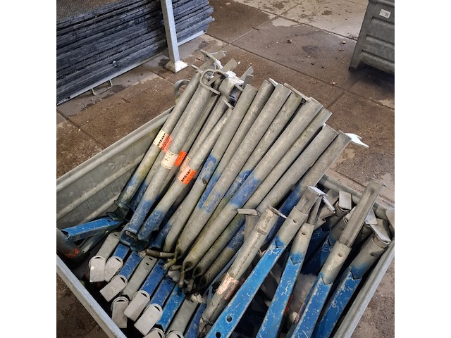 Divers steigermateriaal - afbeelding 4 van  8