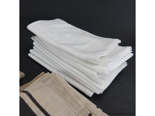 Divers tafellinnen - afbeelding 4 van  5