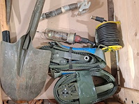 Divers tuingereedschap en bedrijfsmiddelen - afbeelding 2 van  11