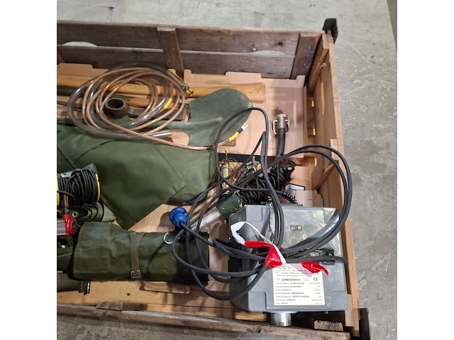 Divers tuingereedschap en bedrijfsmiddelen - afbeelding 3 van  11