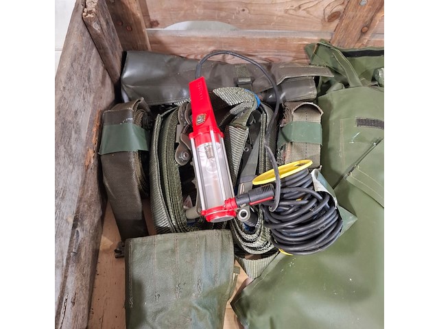 Divers tuingereedschap en bedrijfsmiddelen - afbeelding 5 van  11