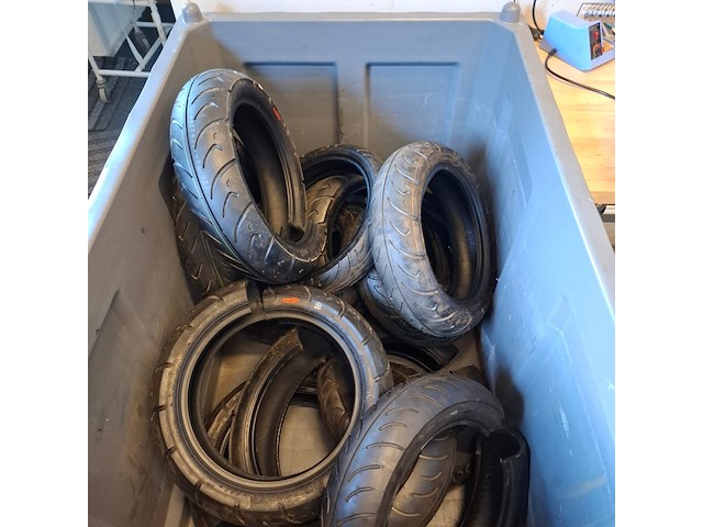 Divers werkplaatsinventaris - afbeelding 2 van  10