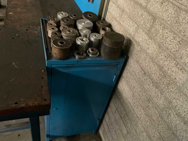 Divers werkplaatsmeubilair - afbeelding 3 van  14